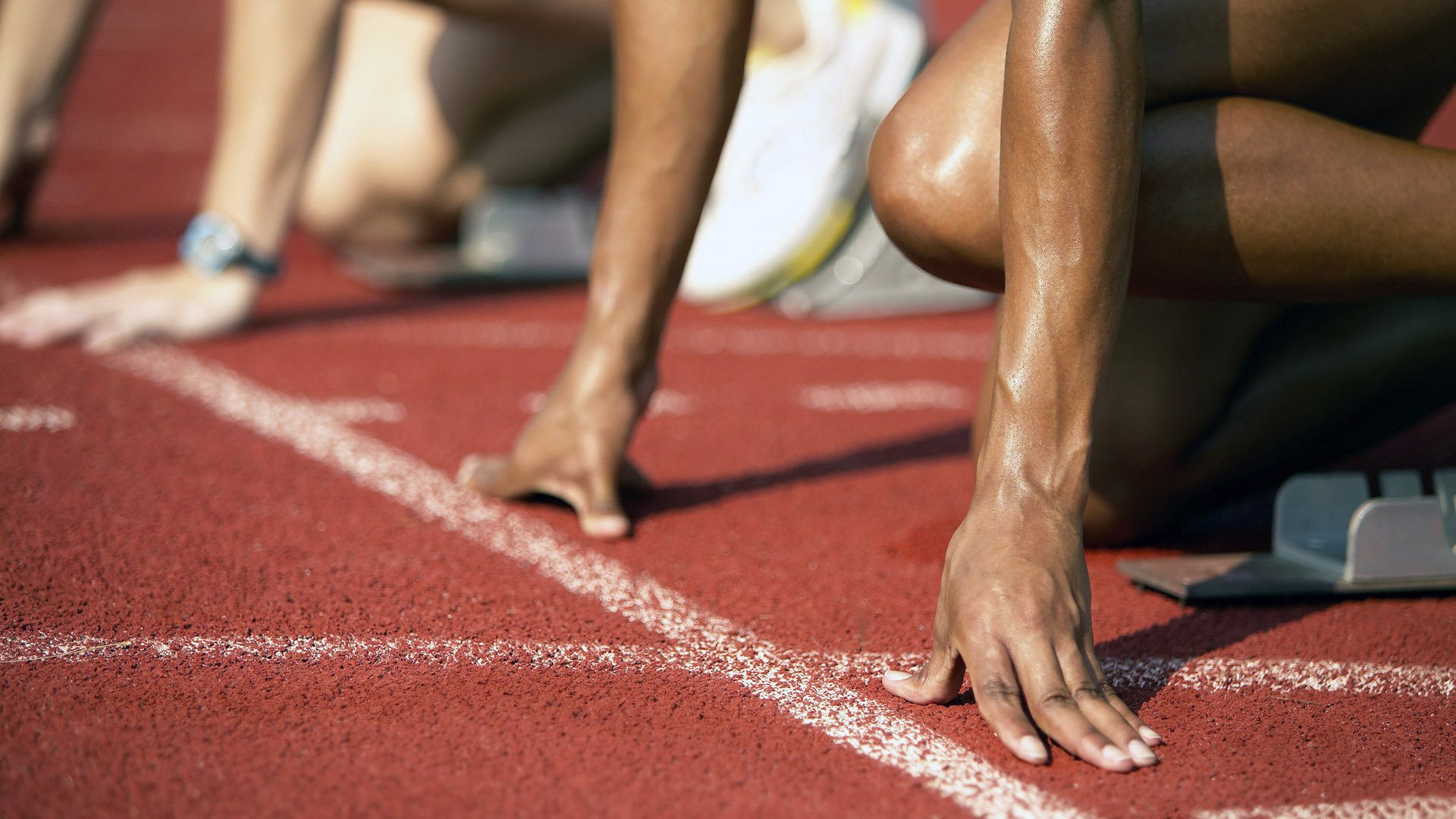 科里·简：凭借强大的对抗能力，边锋位置成全黑队的优势，科里老婆